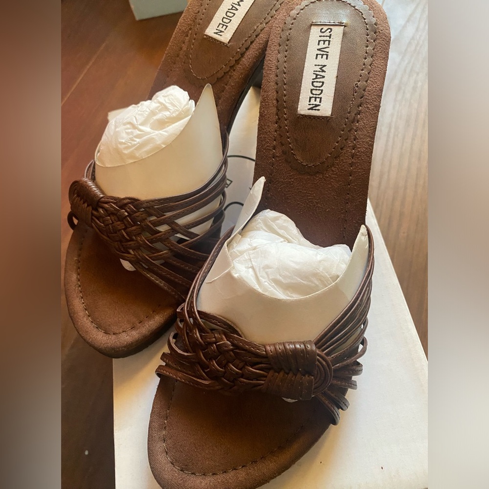 New in Box never worn Steve Madden slide heels Brown size 9